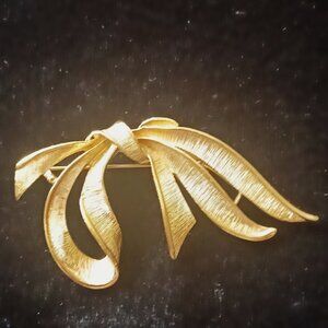 Vintage Napier Gold Tone Brooch - Signed